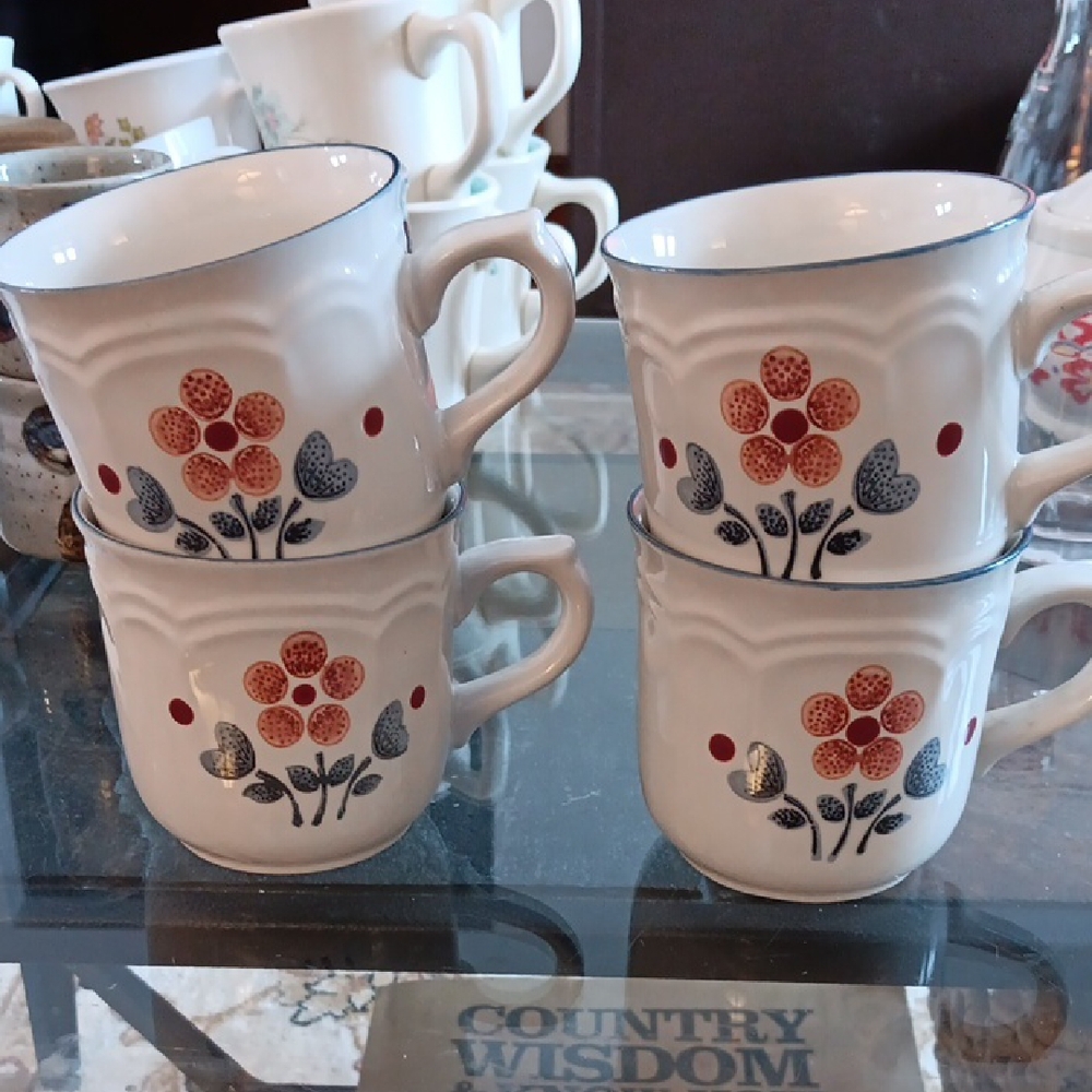 CUMBERLAND STONEWARE MUGS